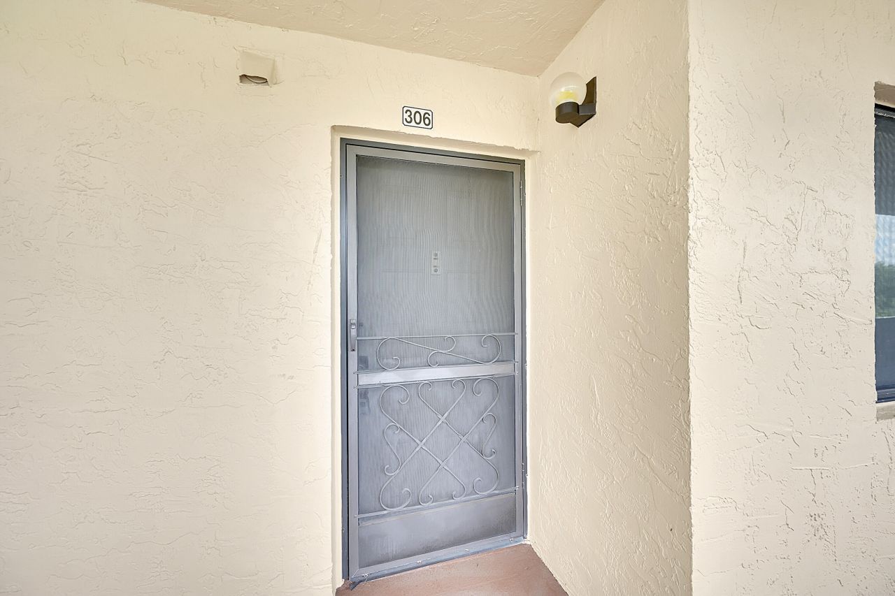 3154 Via Poinciana, Unit 306, Lake Worth, FL 33467 Photo