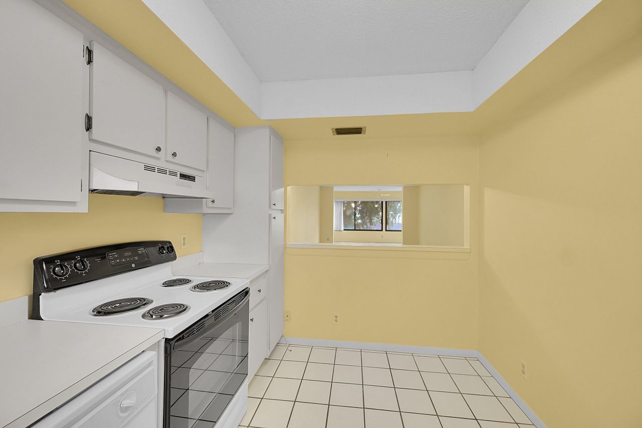 3154 Via Poinciana, Unit 306, Lake Worth, FL 33467 Photo