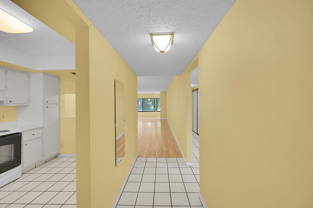 3154 Via Poinciana, Unit 306, Lake Worth, FL 33467 Photo