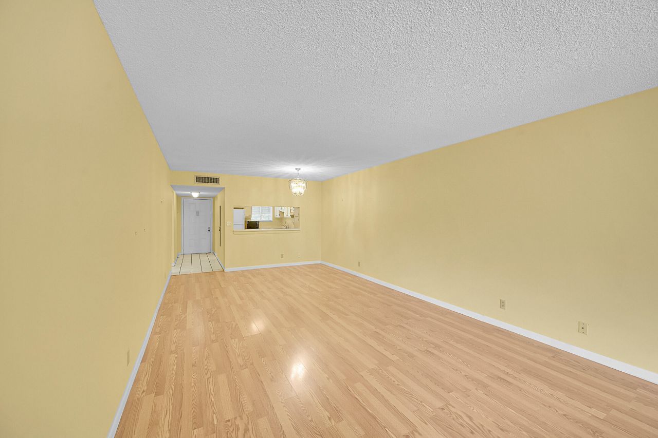 3154 Via Poinciana, Unit 306, Lake Worth, FL 33467 Photo