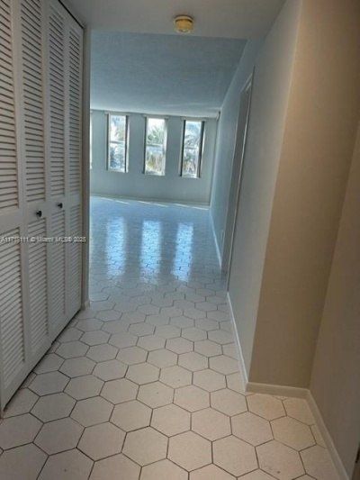 5401 Collins Ave, Unit 223, Miami Beach, FL 33140 Photo