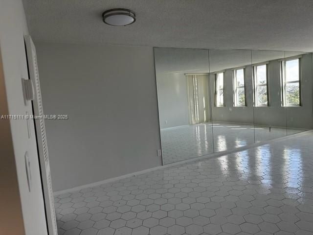 5401 Collins Ave, Unit 223, Miami Beach, FL 33140 Photo