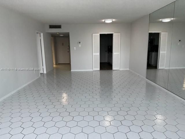 5401 Collins Ave, Unit 223, Miami Beach, FL 33140 Photo