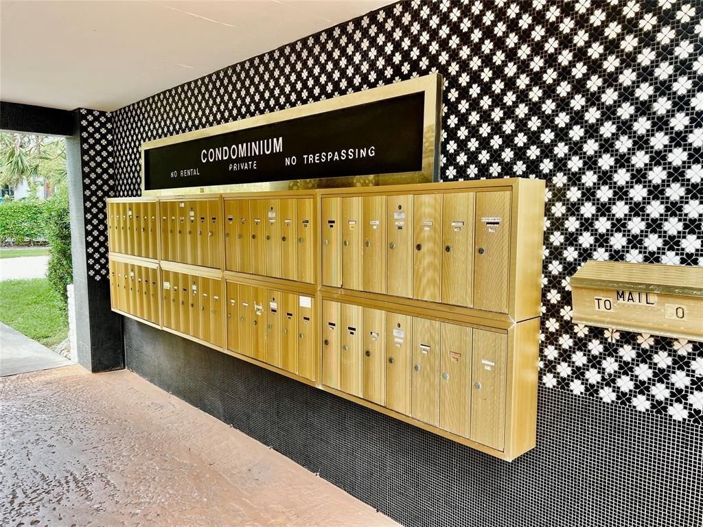 160 NE 8th Avenue, Unit 1b, Hallandale Beach, FL 33009 Photo