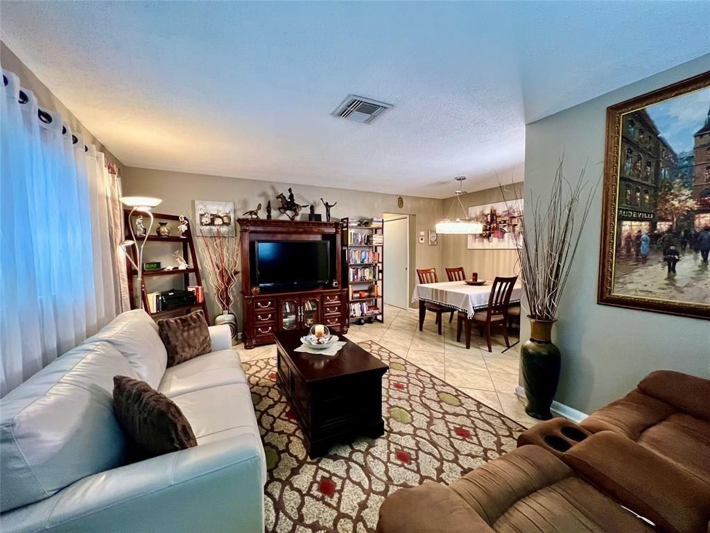 160 NE 8th Avenue, Unit 1b, Hallandale Beach, FL 33009 Photo