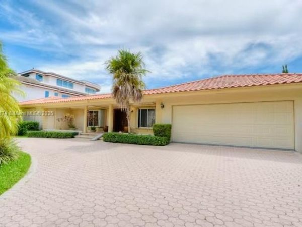 12 Isla Bahia Dr, Fort Lauderdale, FL 33316