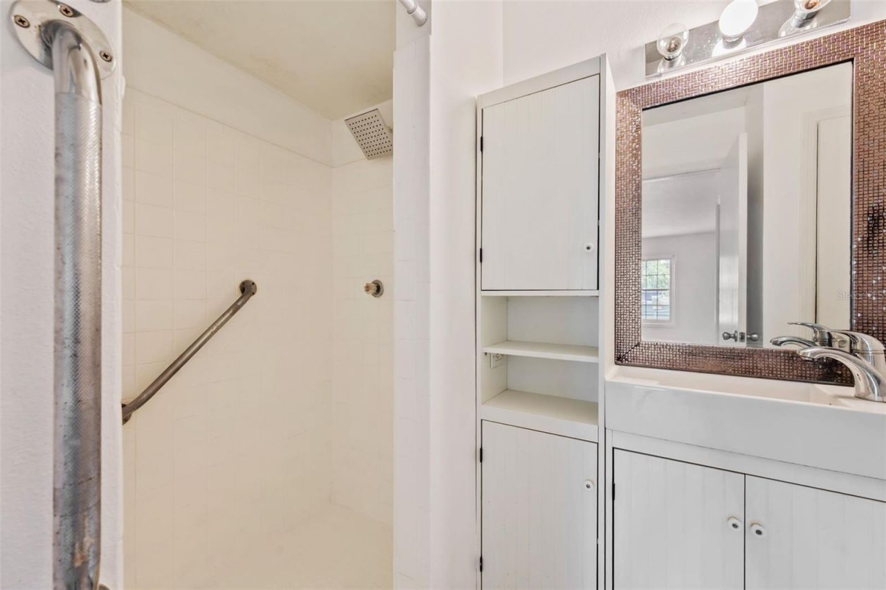 107 Seahorse Drive Se, Unit A, Saint Petersburg, FL 33705 Photo