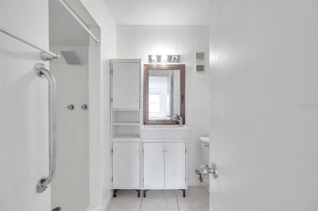 107 Seahorse Drive Se, Unit A, Saint Petersburg, FL 33705 Photo