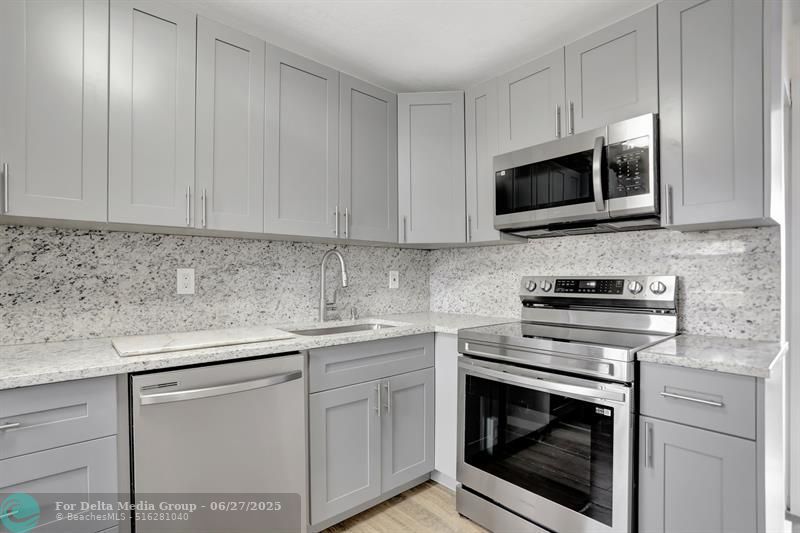 5168 NE 6th Ave, Unit 406, Fort Lauderdale, FL 33334 Photo