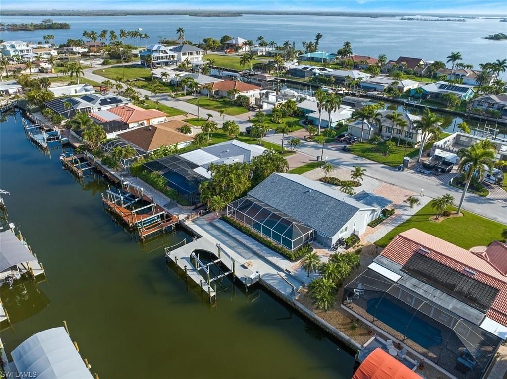 16 Palmview Blvd, Fort Myers Beach, FL 33931 Photo