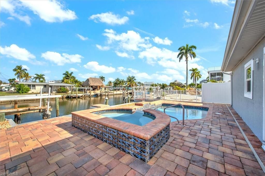 127 Albatross St, Fort Myers Beach, FL 33931 Photo