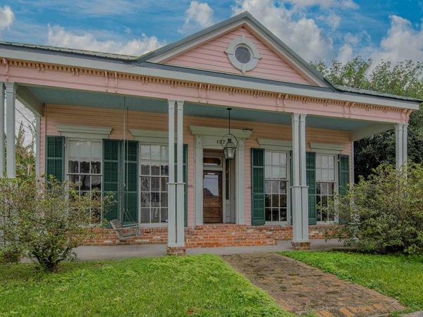 107 Chetimatches St, Donaldsonville, LA 70346