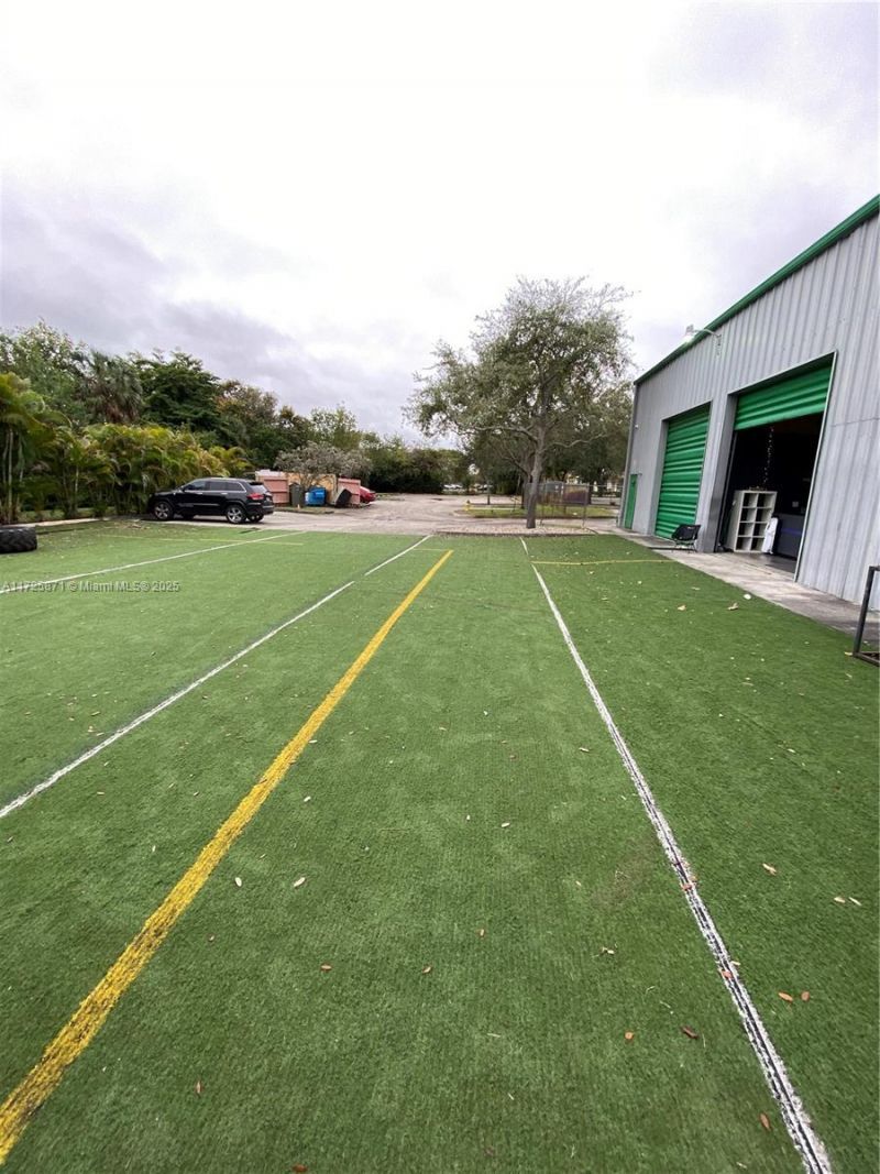 6950 Stirling Rd, Davie, FL 33024 Photo