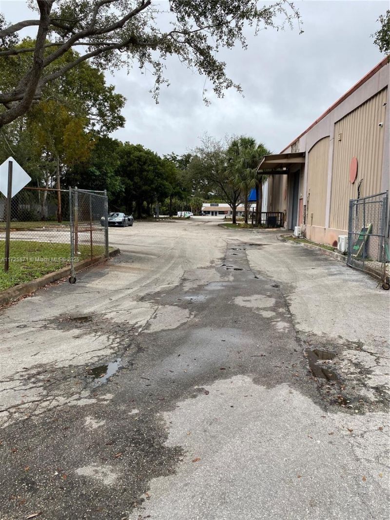 6950 Stirling Rd, Davie, FL 33024 Photo