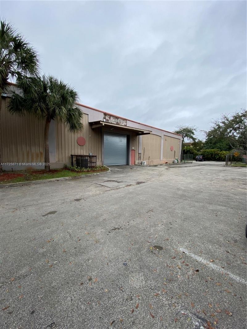 6950 Stirling Rd, Davie, FL 33024 Photo