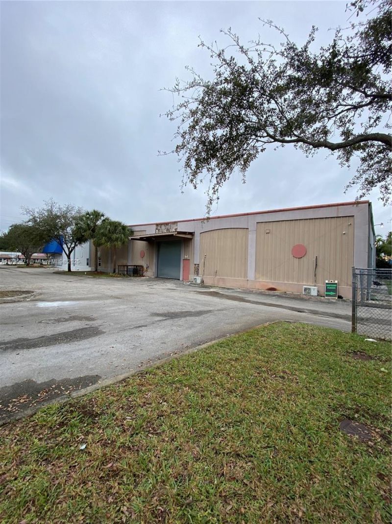 6950 Stirling Rd, Davie, FL 33024 Photo