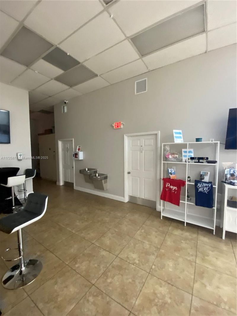 6950 Stirling Rd, Davie, FL 33024 Photo