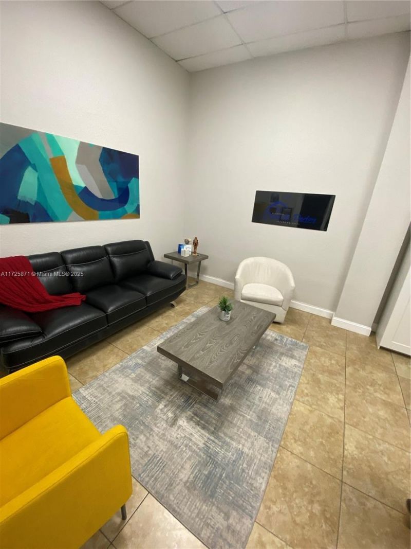 6950 Stirling Rd, Davie, FL 33024 Photo