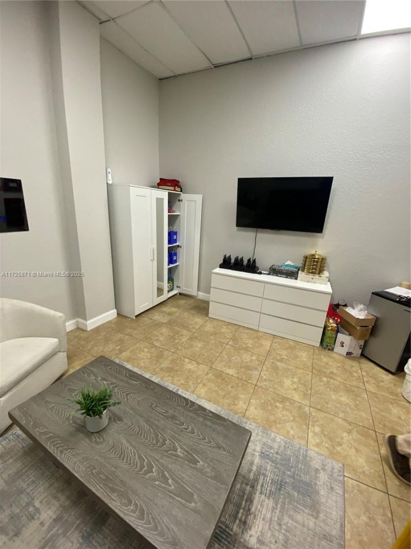 6950 Stirling Rd, Davie, FL 33024 Photo