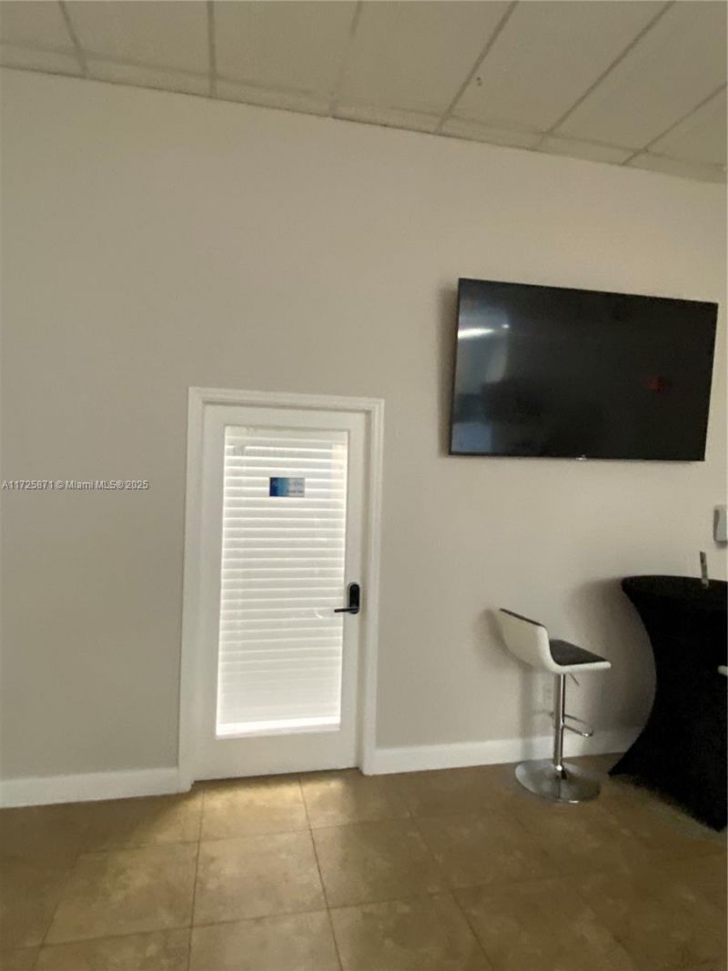 6950 Stirling Rd, Davie, FL 33024 Photo