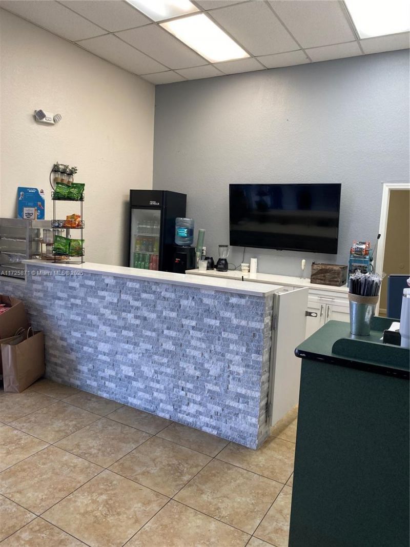 6950 Stirling Rd, Davie, FL 33024 Photo