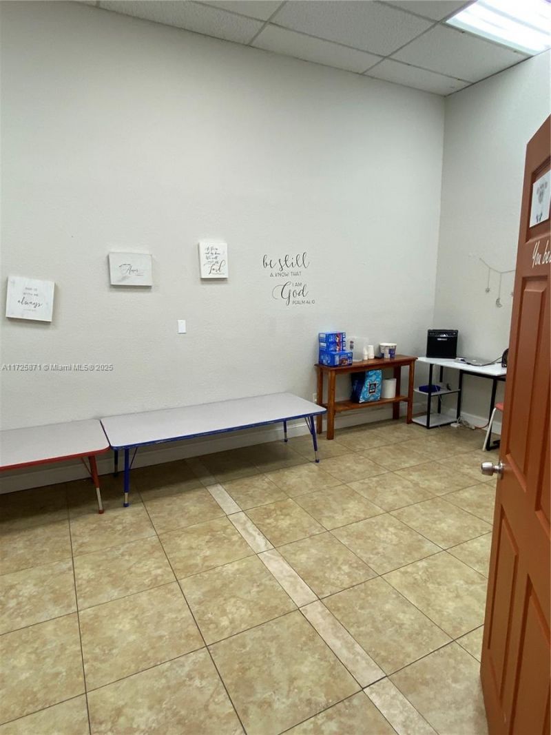 6950 Stirling Rd, Davie, FL 33024 Photo