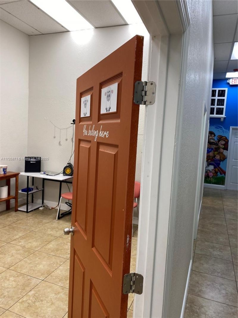 6950 Stirling Rd, Davie, FL 33024 Photo