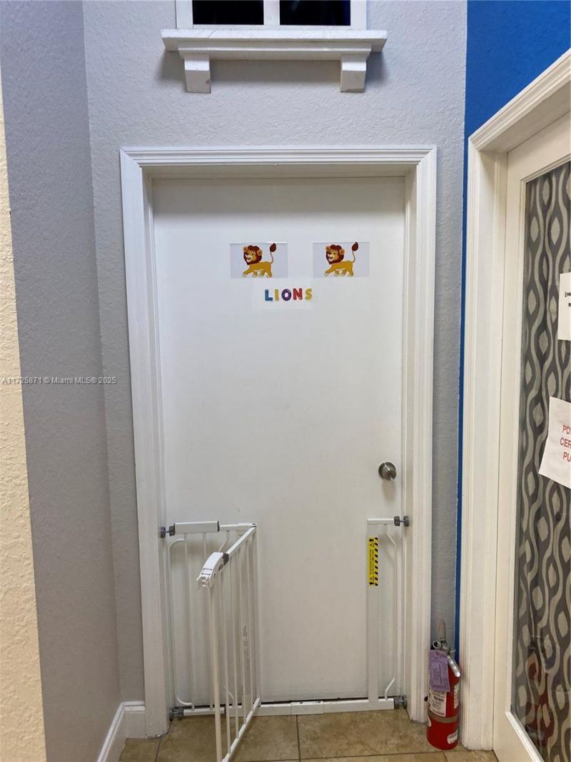 6950 Stirling Rd, Davie, FL 33024 Photo