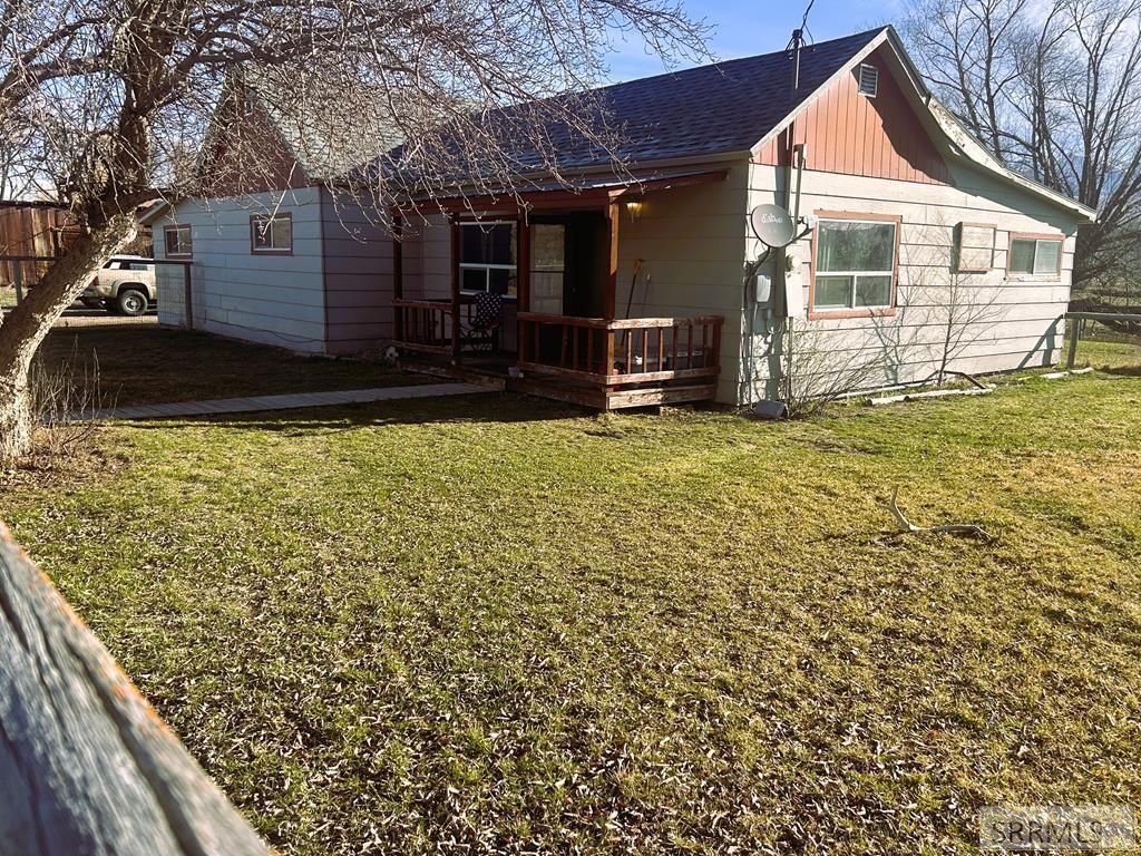 113 N Hwy 93, Salmon, ID 83467 Main Photo