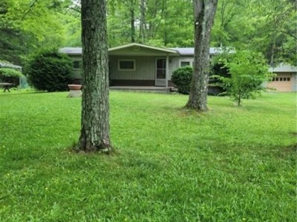 1062 Ridge Road, Vienna, OH 44473
