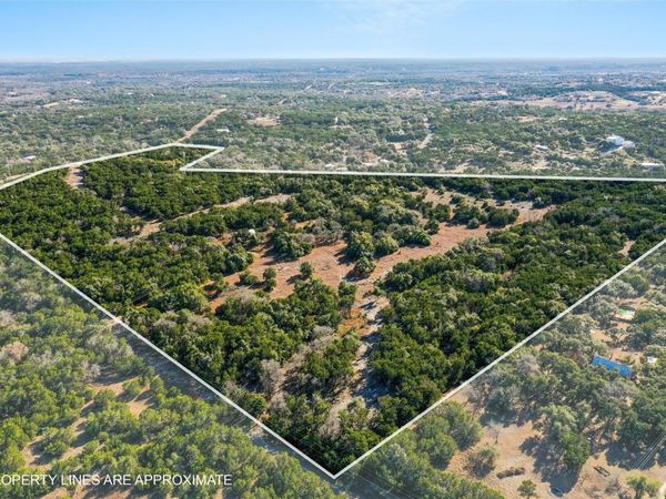 10107 Davy Crockett DR, Dripping Springs, TX 78620