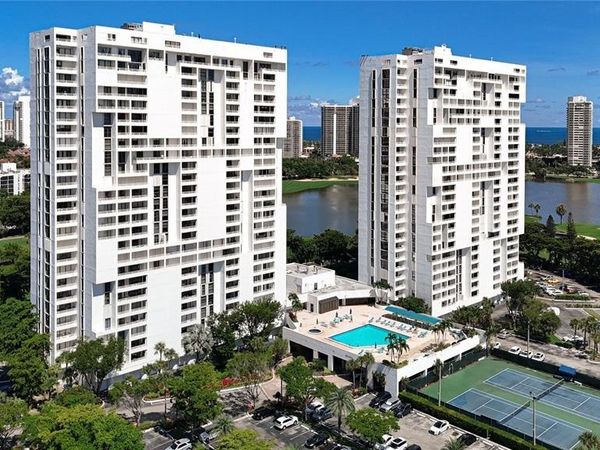 20225 NE 34TH COURT, Unit 817, MIAMI, FL 33180