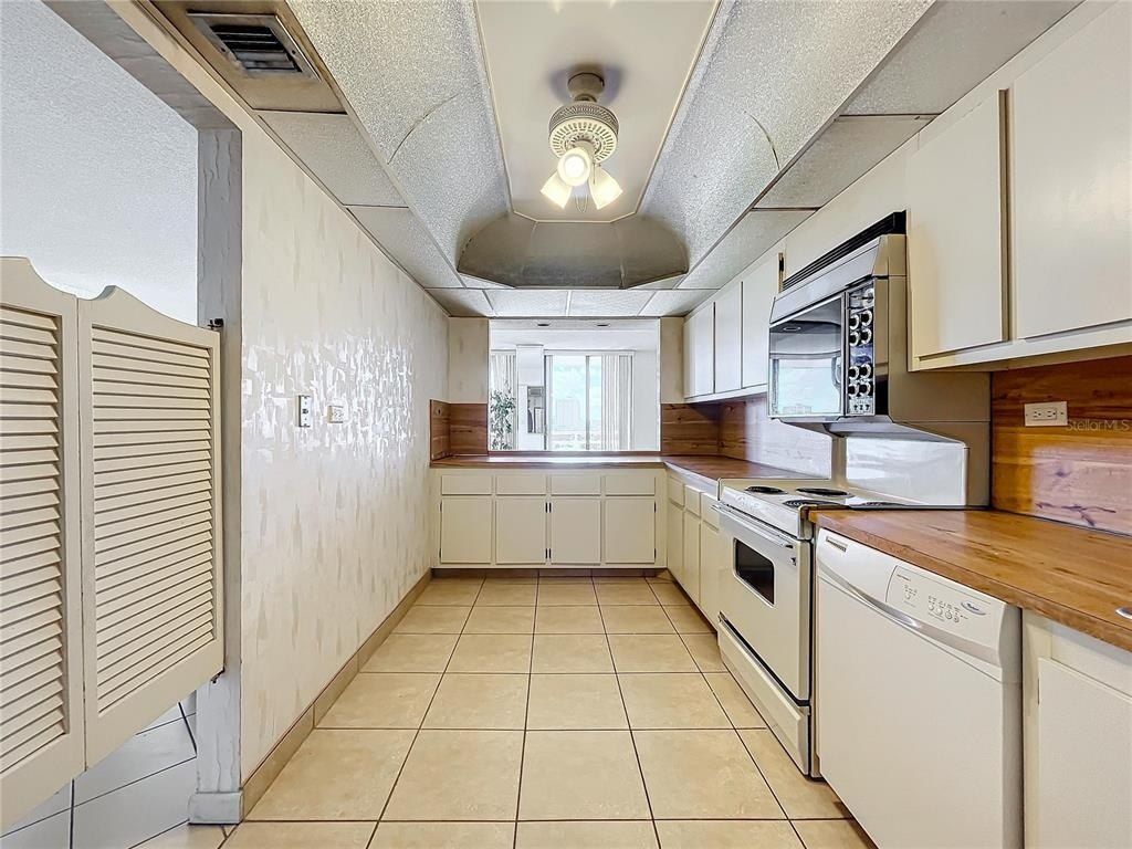 20225 NE 34th Court, Unit 817, Miami, FL 33180 Photo