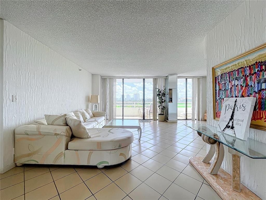 20225 NE 34th Court, Unit 817, Miami, FL 33180 Photo