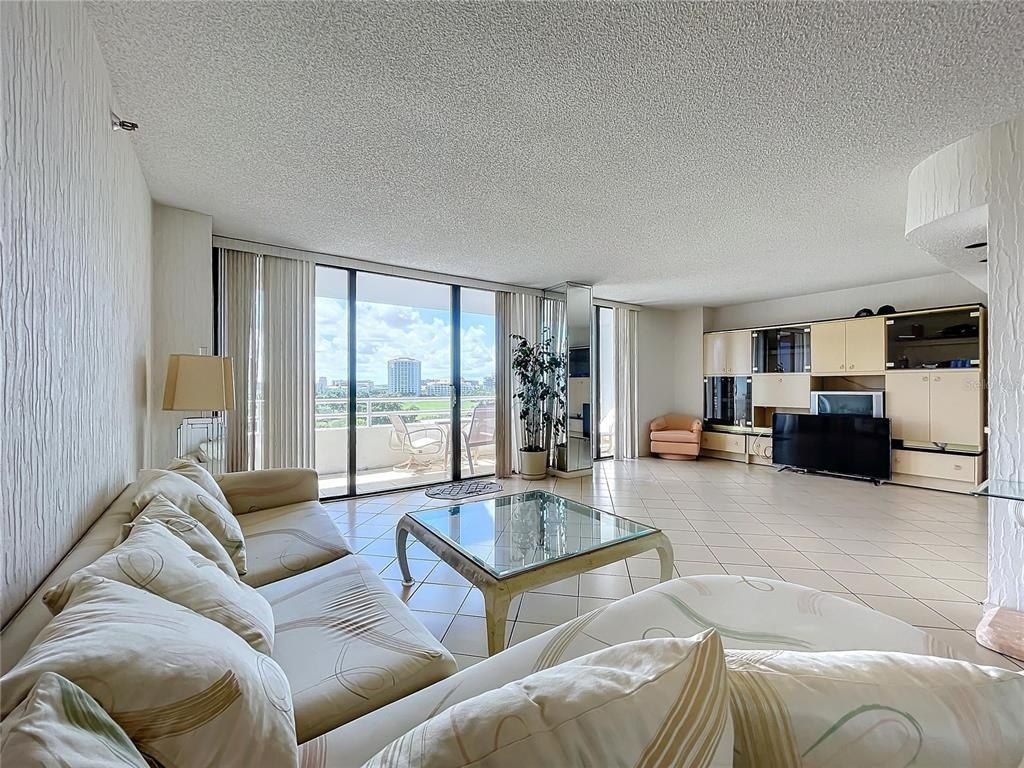 20225 NE 34th Court, Unit 817, Miami, FL 33180 Photo