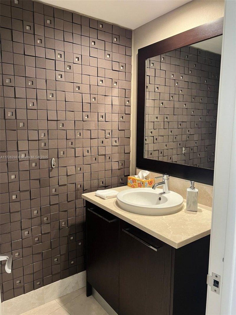 17121 Collins Ave, Unit 2008, Sunny Isles Beach, FL 33160 Photo