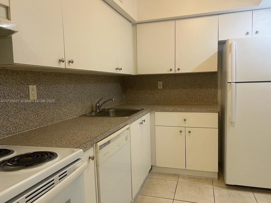 1805 Sans Souci Blvd, Unit 429, North Miami, FL 33181 Photo