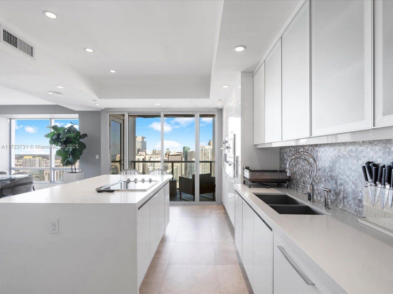 1425 Brickell Ave, Unit 52BC, Miami, FL 33131 Photo