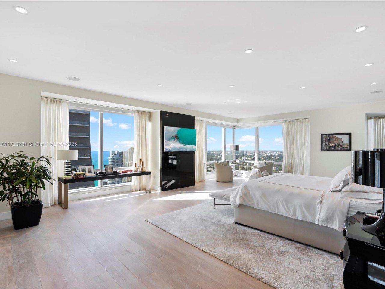 1425 Brickell Ave, Unit 52BC, Miami, FL 33131 Photo