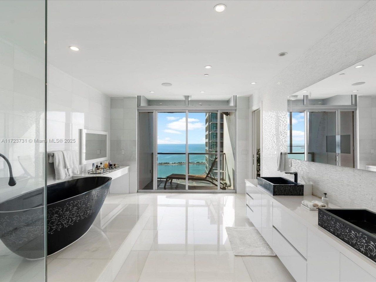1425 Brickell Ave, Unit 52BC, Miami, FL 33131 Photo