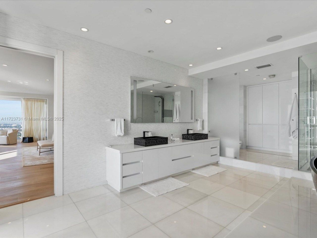 1425 Brickell Ave, Unit 52BC, Miami, FL 33131 Photo