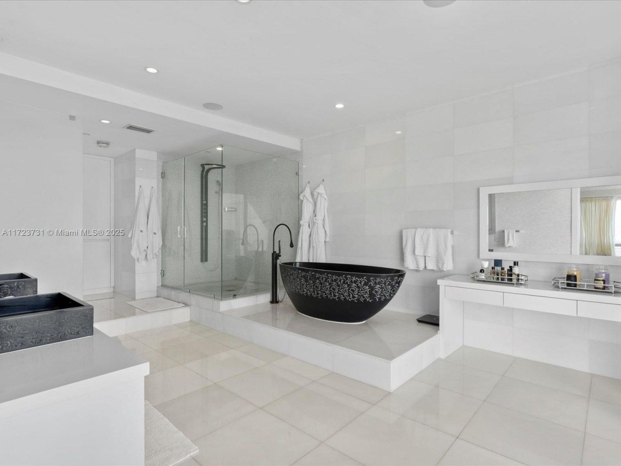 1425 Brickell Ave, Unit 52BC, Miami, FL 33131 Photo