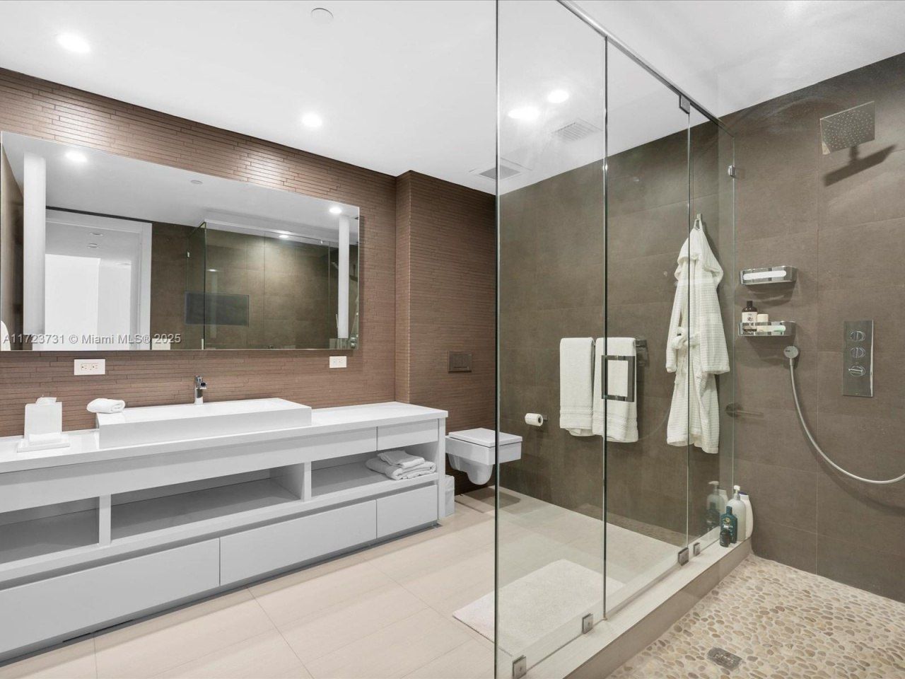 1425 Brickell Ave, Unit 52BC, Miami, FL 33131 Photo