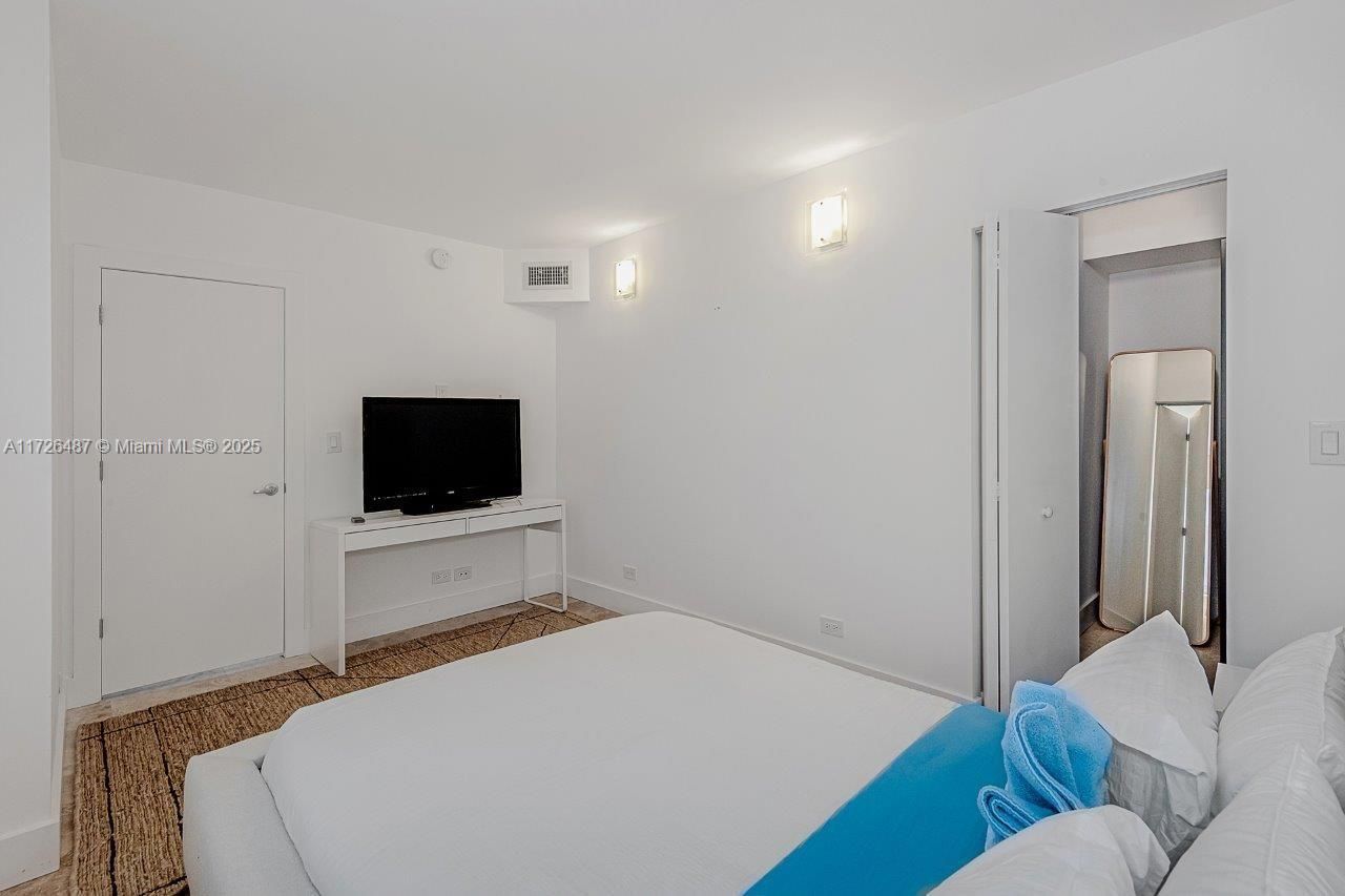 2301 Collins Ave, Unit 1515, Miami Beach, FL 33139 Photo