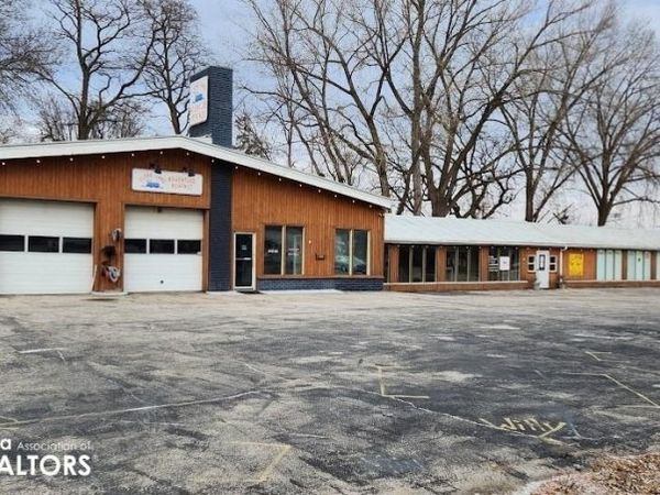 712 HWY 18 E, Clear Lake, IA 50428