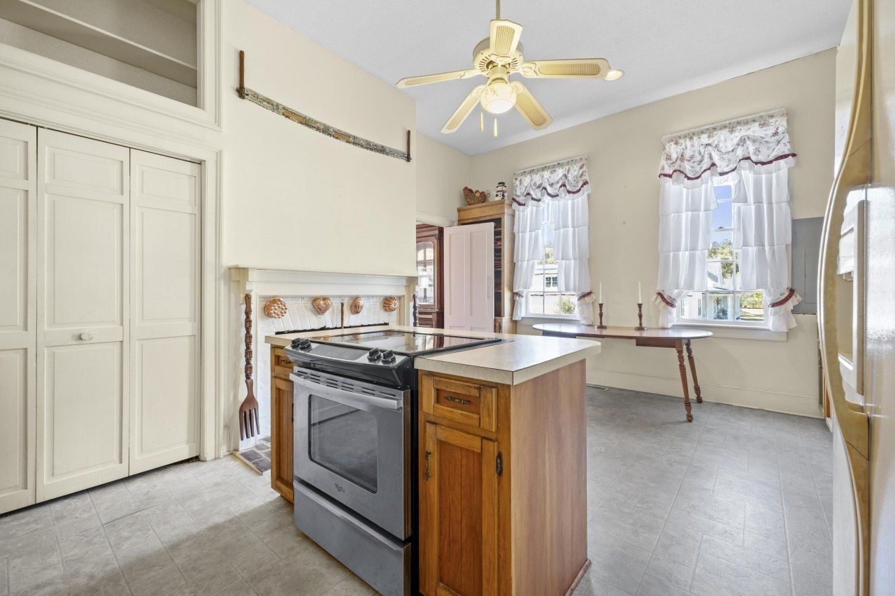 927 Fishburne Road Photo 33