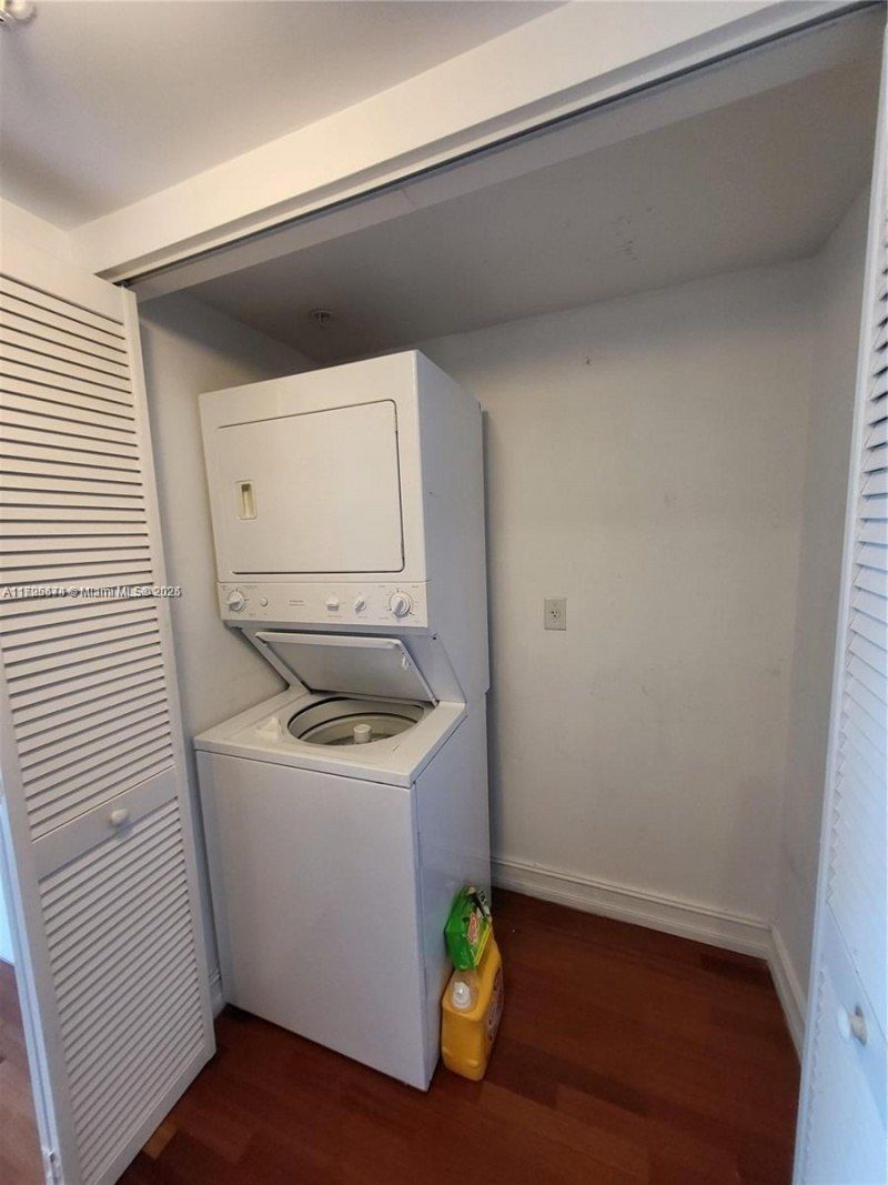 31 SE 5th St, Unit 2409, Miami, FL 33131 Photo