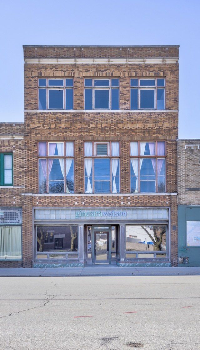 907 E State Street, Rockford, IL 61104