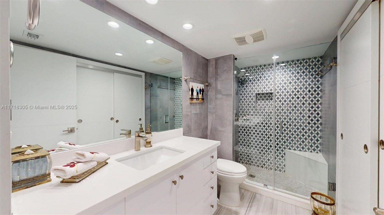 19667 Turnberry Way, Unit 14F, Aventura, FL 33180 Photo