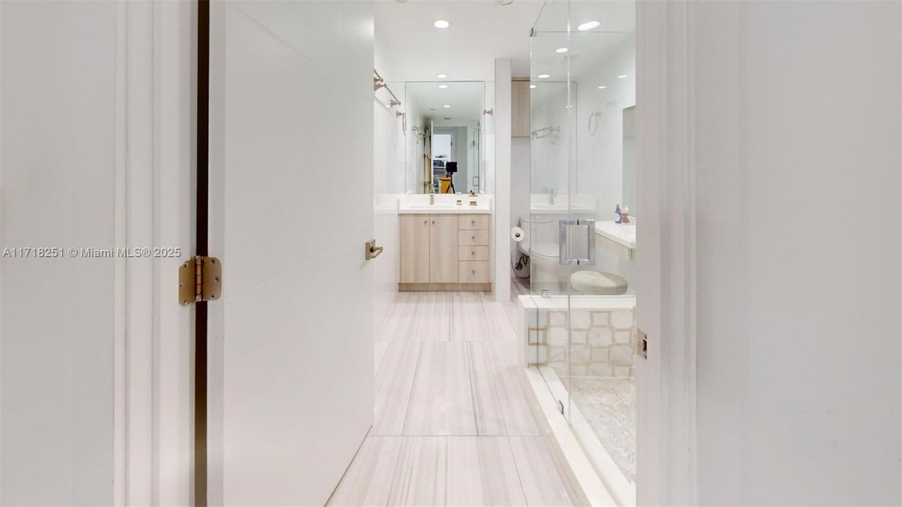 19667 Turnberry Way, Unit 14F, Aventura, FL 33180 Photo